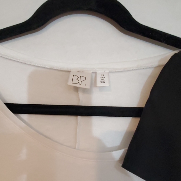 Three T-Shirt Bundle J Crew and More - Picture 6 of 8